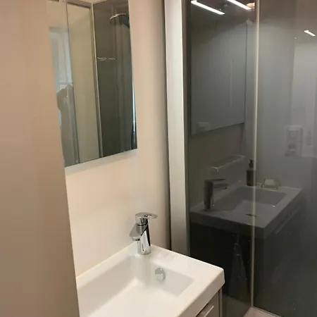 Grand Pour 4 Face A La *