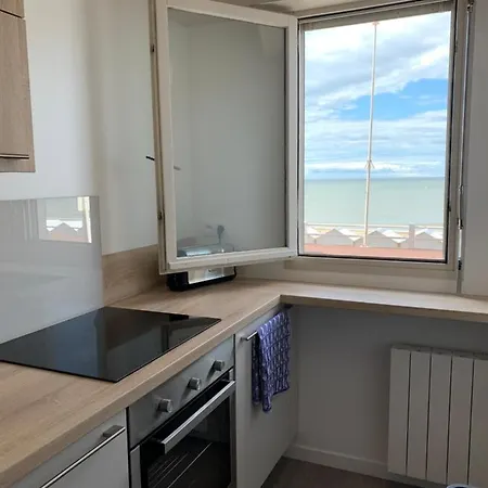 Grand Pour 4 Face A La