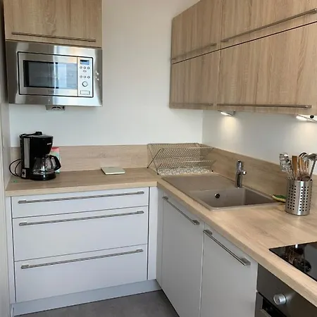 Grand Pour 4 Face à La